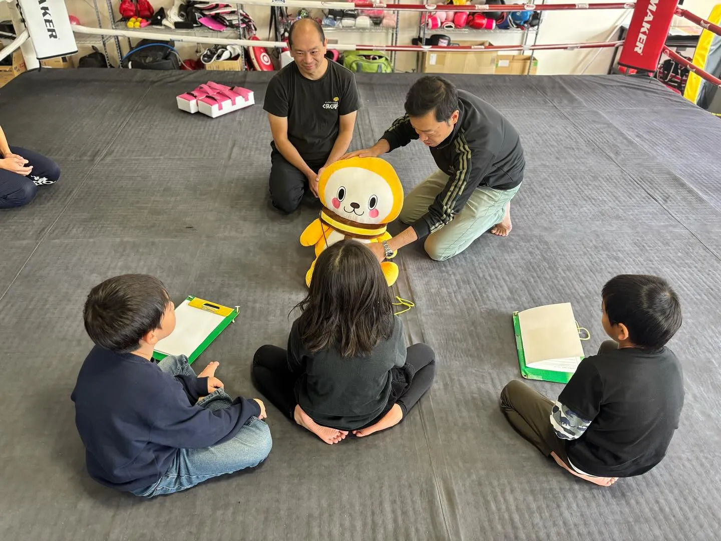 今日は、多摩関戸ジムにキラキラ輝く小学2年生のみんなが訪れて...